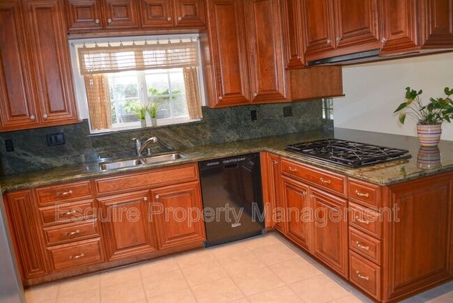 Photo - 1458 Dara St