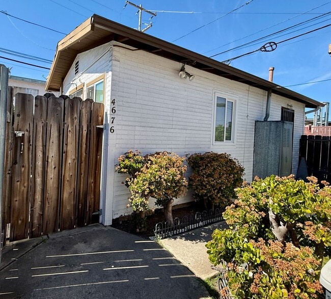 Building Photo - Cozy Studio, 1 Bath rental in Normal Heights for Rent