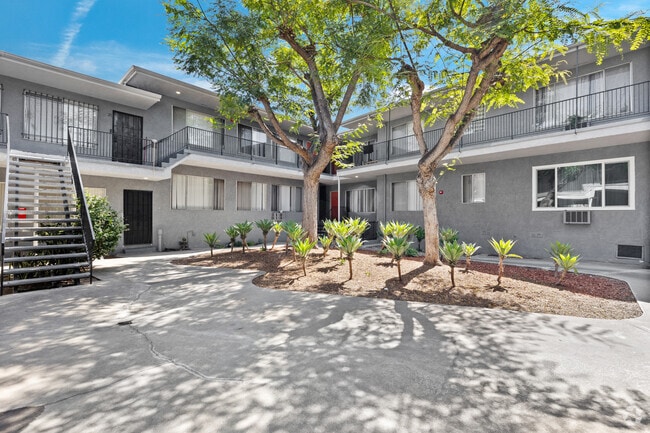 Courtyard - Baldwin Hills