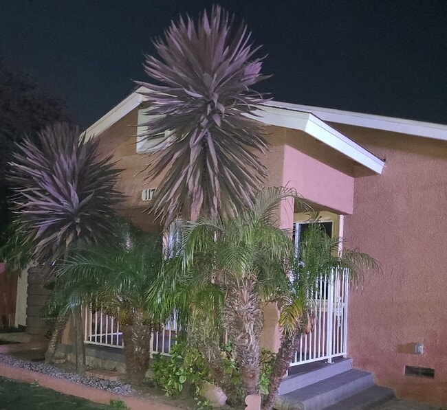 Building Photo - 11716 S Central Ave