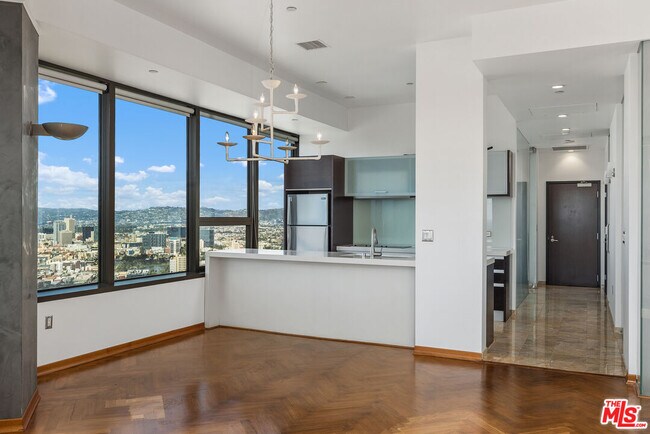 Photo - 1100 Wilshire Blvd Unit 2911