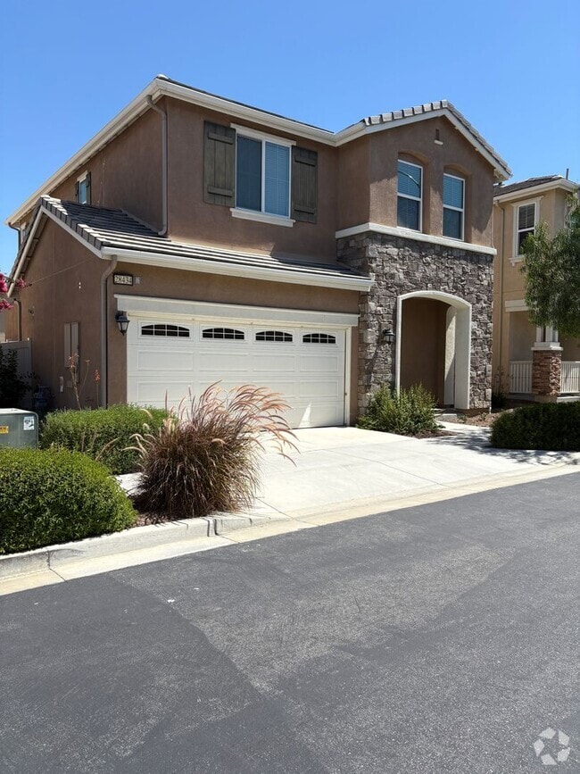 Building Photo - Beautiful 3-Bedroom, 2.5 bath in the  Glen... Rental