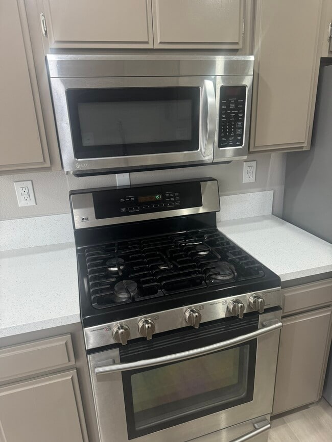 Photo - 374 N Ave 57 Unit 8