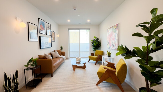 Building Photo - Sophia Hollywood Rental