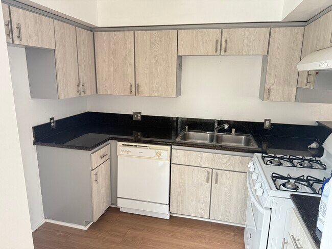 Photo - 3228 Honolulu Ave