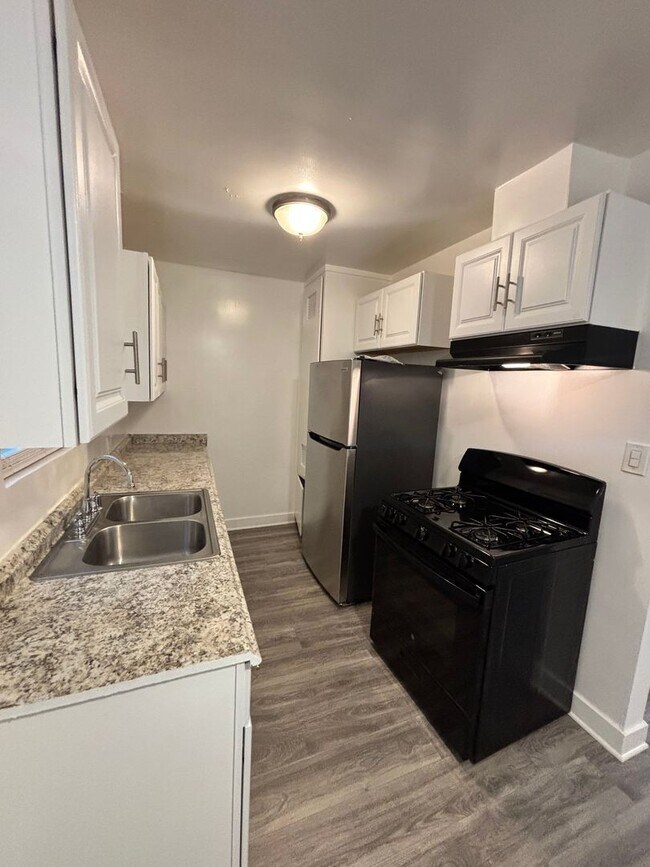 Photo - 1220 S Manhattan Pl Unit 6