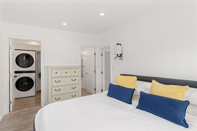 Photo - Charming 1BR/1BA Cottage - Private Patio w/ Hot Tub - Walk to the Beach