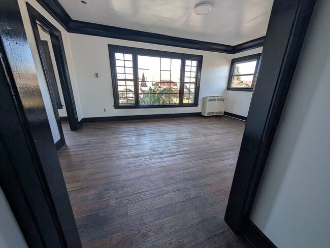 Photo - 4053 S Budlong Ave