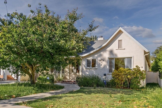 Spacious 4 BR 3 BA Home in Prime West L.A. - Spacious 4 BR 3 BA Home in Prime West L.A.