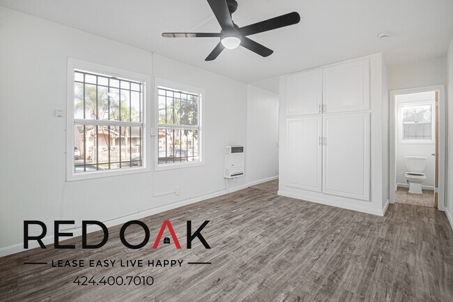 Photo - 1269 N Ardmore Ave Unit 1269 1/4