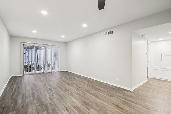 Photo - 312 S. Willaman Drive