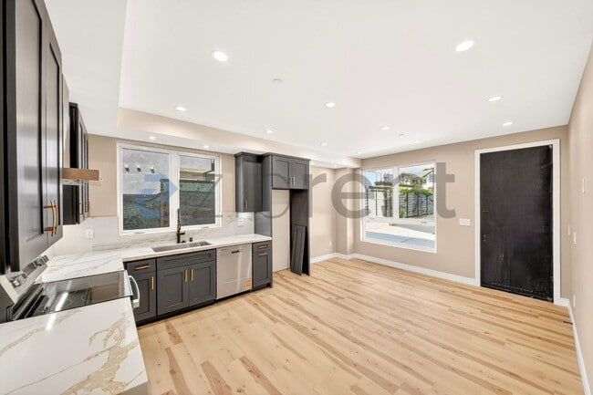 Photo - 227 N Burlington Ave