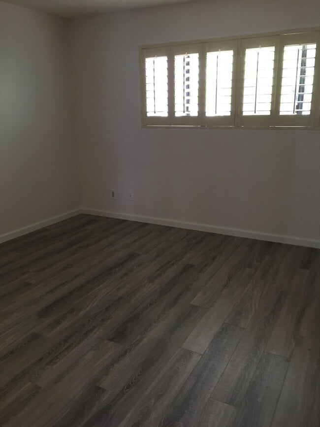 Photo - 10657 Wilkins Ave Unit #5
