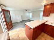 Photo - 3 units Unit B