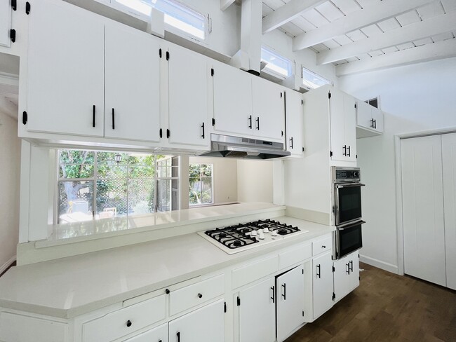 Photo - 1319 Barry Ave Unit 1319