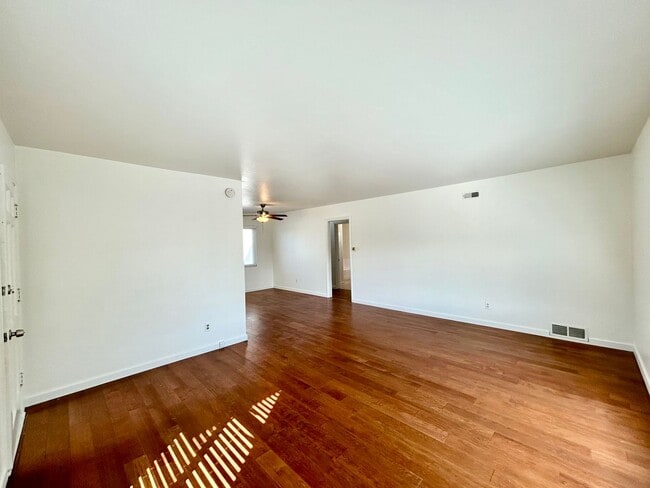 Photo - 2 Bed, 1 Bath in Central SD. Water/Trash/Parking Included Unit 4442