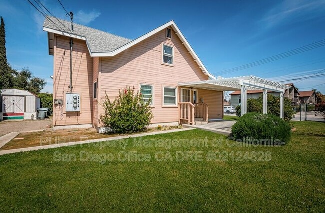 Building Photo - 405 N Juniper St