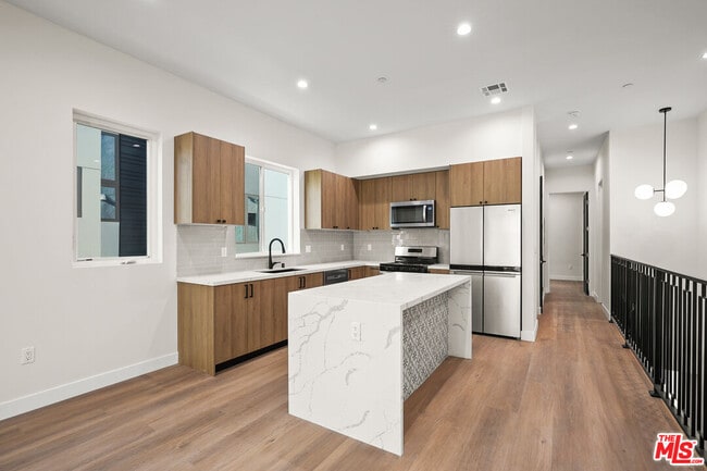 Photo - 1733 S Barrington Ave