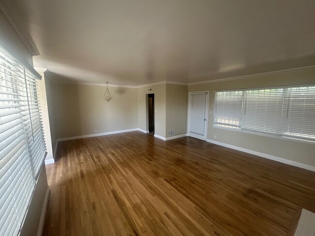 Photo - 2911 W 129th St