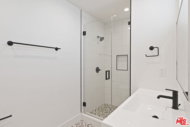 Photo - 153 S Palm Dr Unit PH