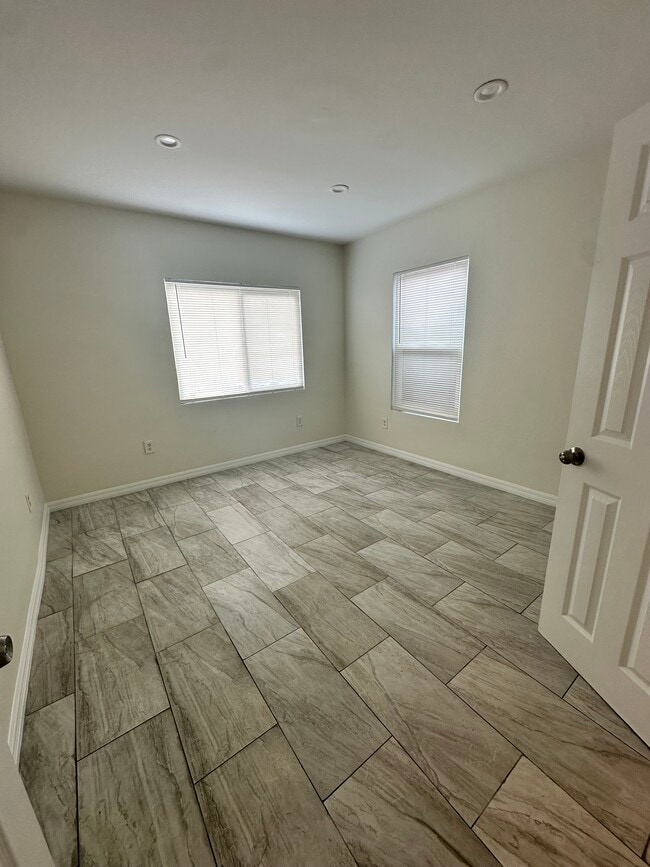 Photo - 731 W 99th St