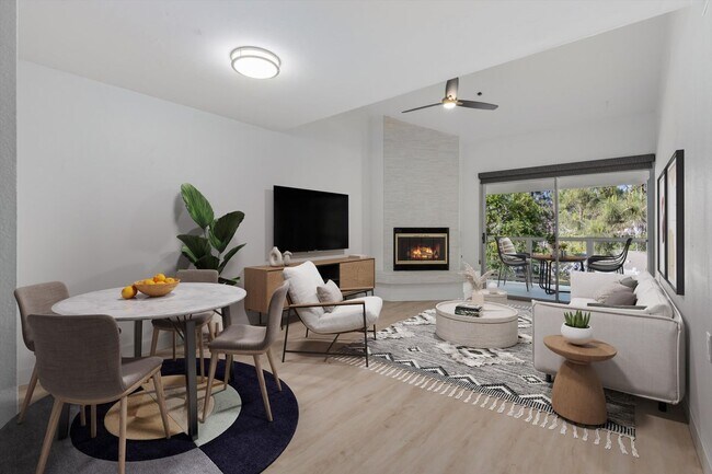 Photo - 1682 Circa Del Lago