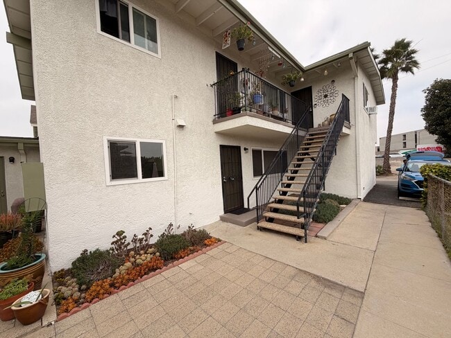 Building Photo - Two Bedroom Cypress Apartment For Rent-Inc... Unit B