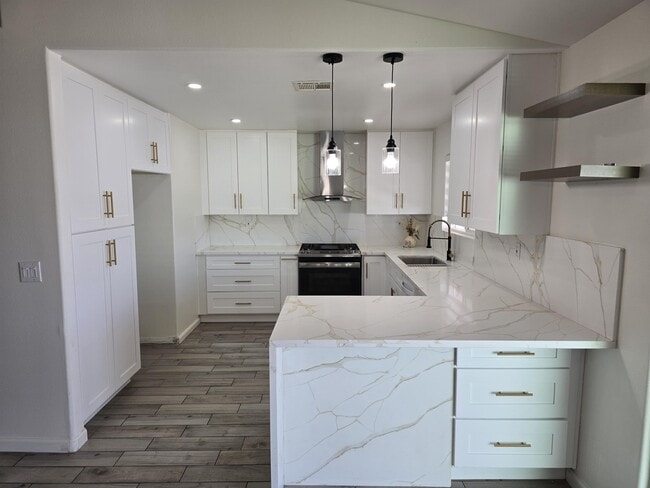 Building Photo - 15203 Avenida Ramada Rental