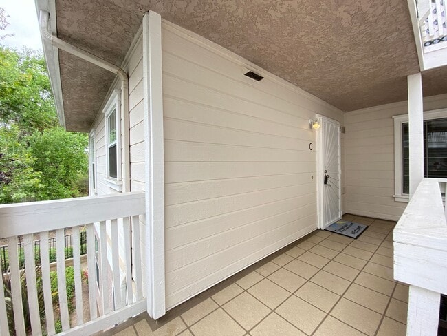 Building Photo - Bright 2 Bedroom Condo in Oceanside!