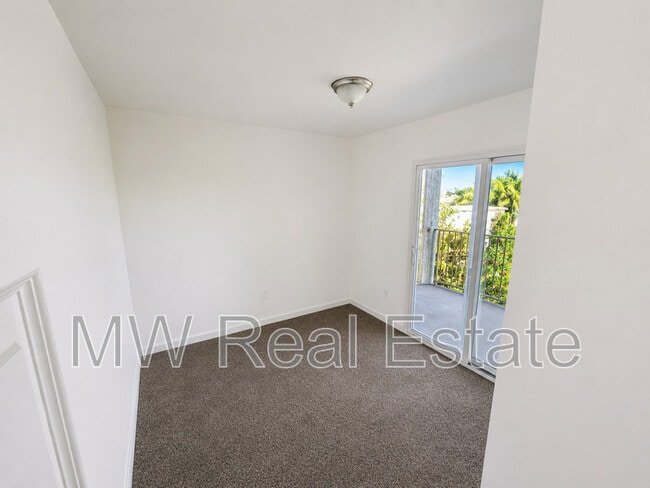 Photo - 238 E 81st St