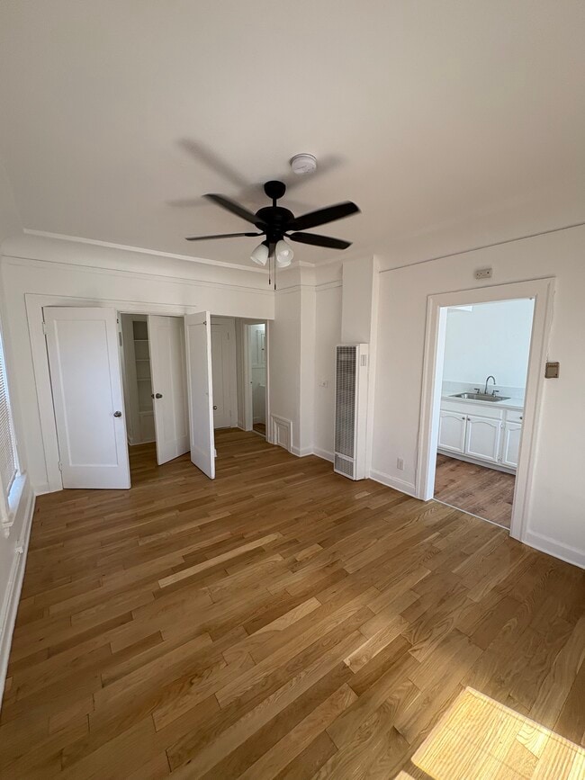 Building Photo - 255 S Catalina St Rental