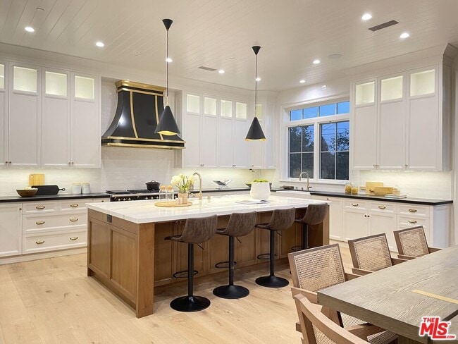 Photo - 12730 Hanover St