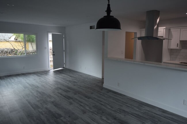 Photo - 15940 Hart St Unit 15950