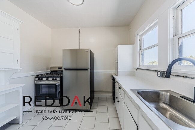 Photo - 1026 W 22nd St Unit 14