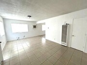Photo - 429 W 6th St