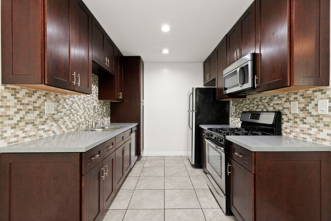 Photo - Cozy Perfect Location Three Bedroom Availa...