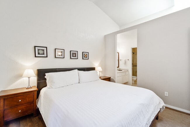 Photo - 16 Corniche Dr Unit H