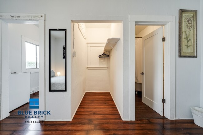 Building Photo - 1420 Flower St Unit 22