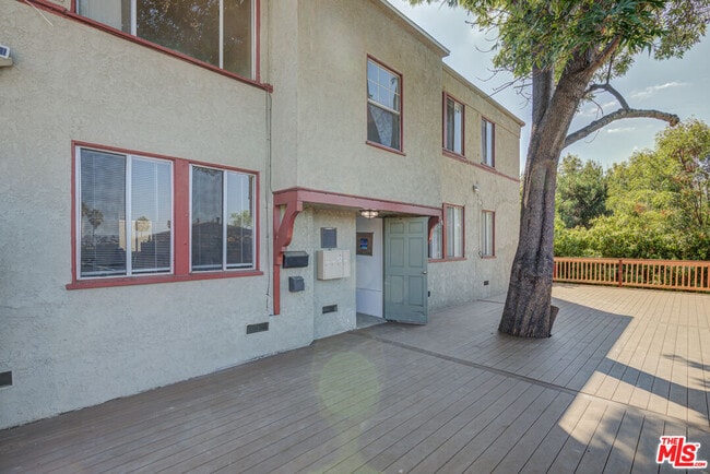 Building Photo - 2710 Bellevue Ave Unit 3