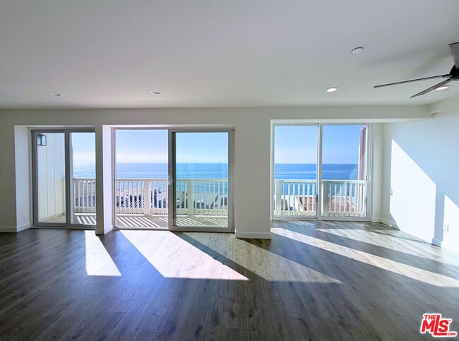 Building Photo - 11862 Ebbtide Ln Unit Upper