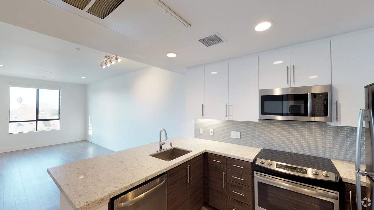 3D Tour - Del Oro on Broadway