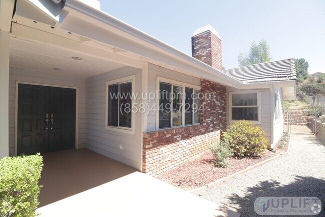 Building Photo - 3 Bedroom 2 Bathroom in Country Estates Rental