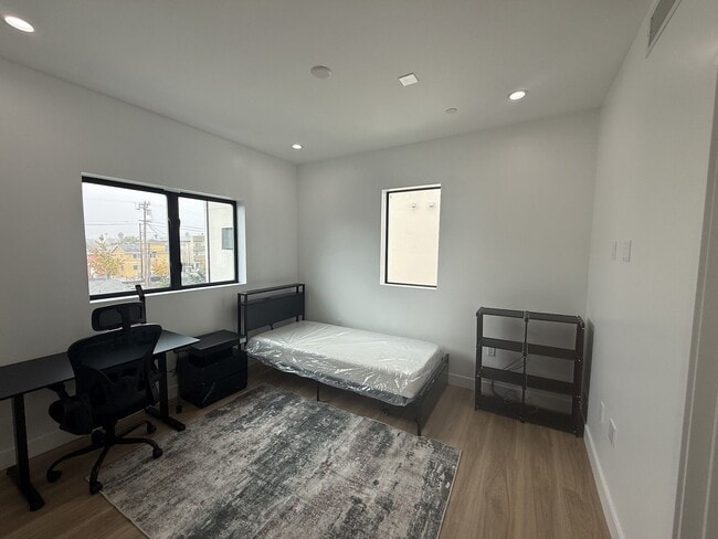 Photo - 1200 W 37th Dr Unit Room 2