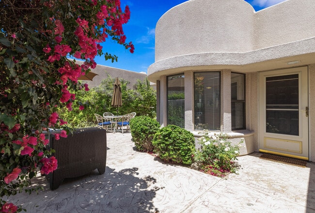 Photo - 48114 Cll Seranas