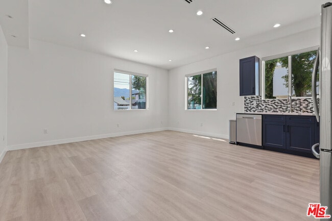 Photo - 119-119 S Myers St