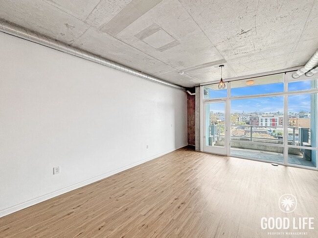 Building Photo - Gorgeous Studio W/ W/D, A/C, Balcony, Rooftop Deck, Gym, Jacuzzi with City views!! Unit 608