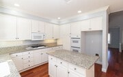 Photo - Spacious 6 Bedroom Home With Huge Backyard!