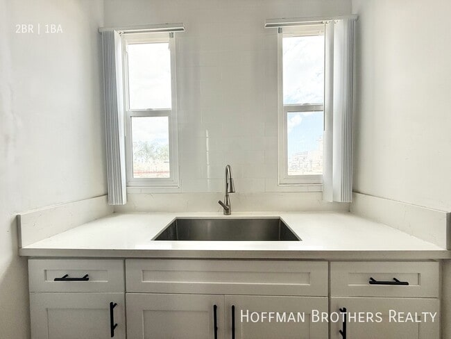 Photo - 1801 N Kingsley Dr