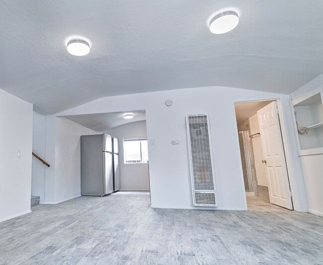 Photo - 2 Bedroom/1 Bathroom - Isla Vista Unit Penthouse - 930 CDS