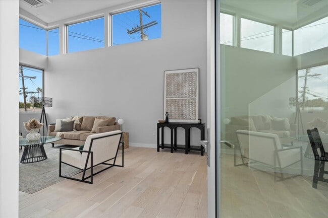 Photo - 541 Rose Ave Unit Loft